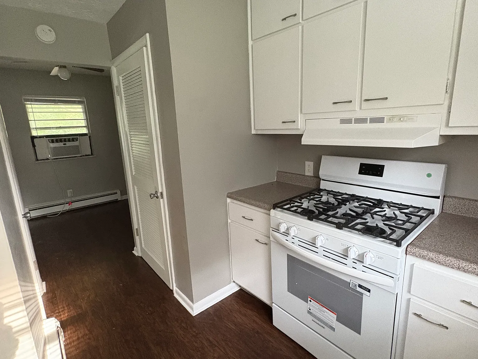 3 bed, 1364 sqft, $1,350 — Photo 2