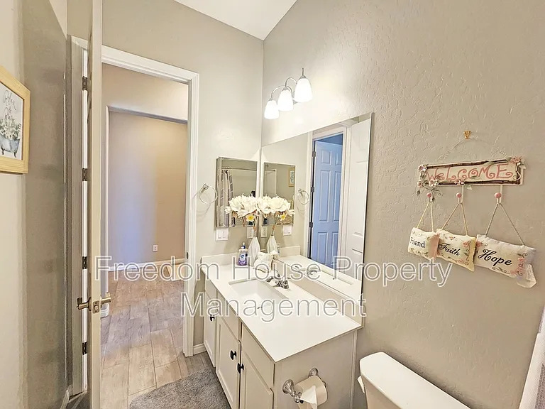 4901 Fairwood Ct — Photo 13