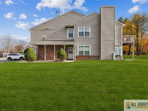 15 Lindsey Cir, Old Bridge, NJ 08857