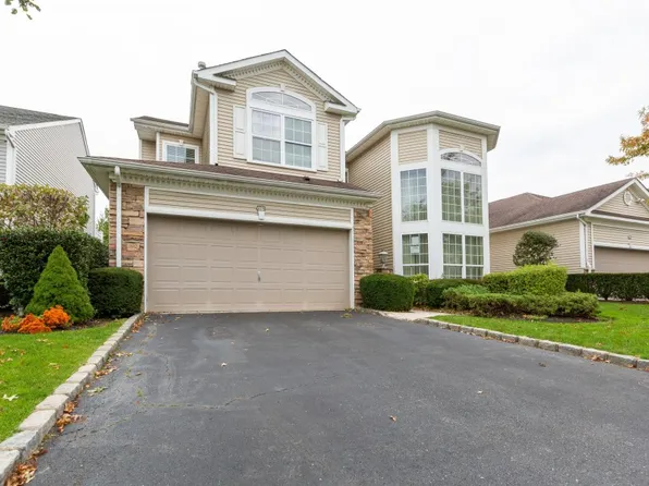 123 Hamlet Dr, Mount Sinai, NY 11766