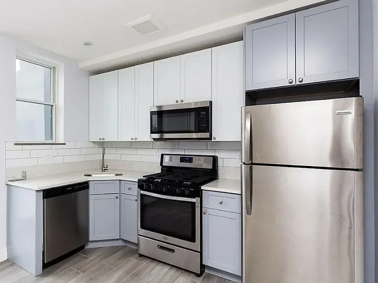 669 Mac Donough St #PENTHOUSE — Photo 2