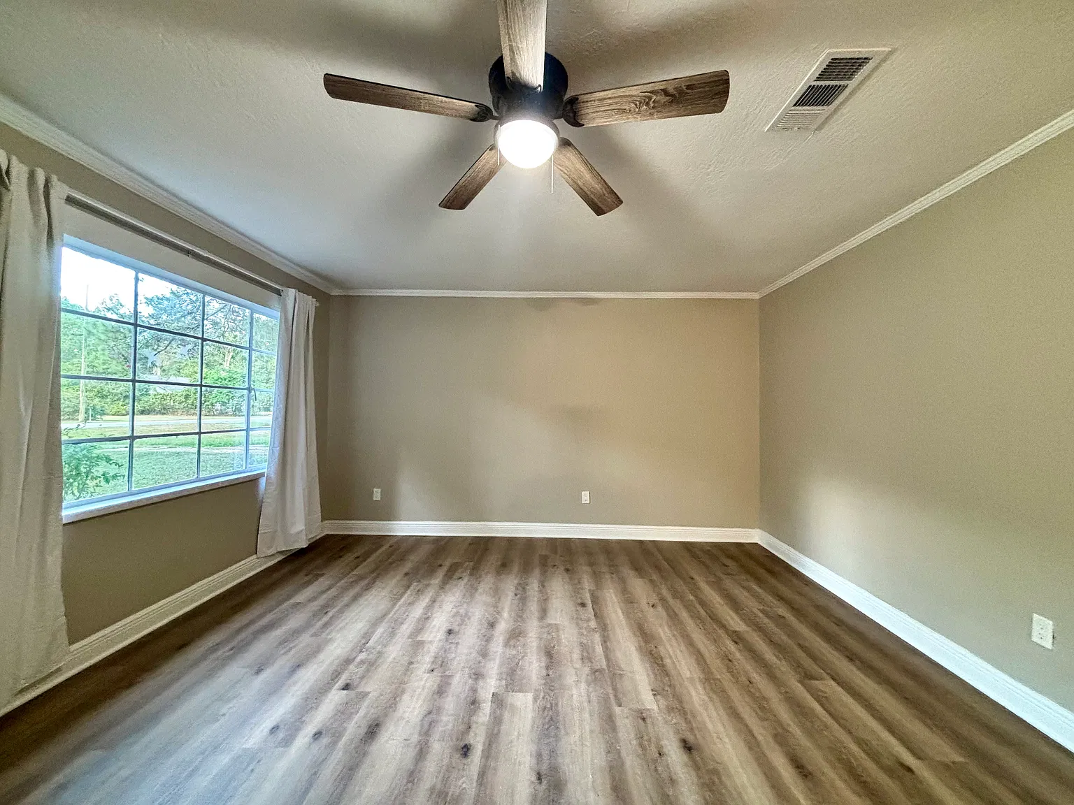 3 bed, 1350 sqft, $1,700 — Photo 4