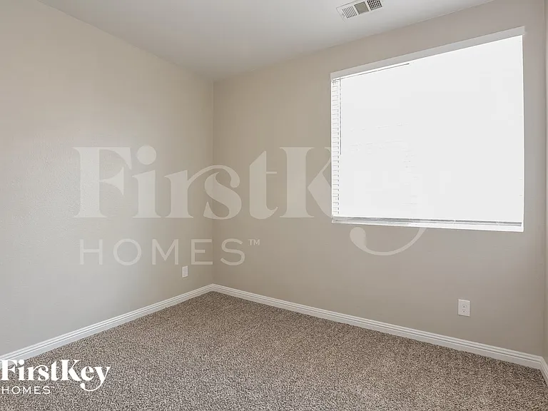 8717 W Rochelle Ave — Photo 11