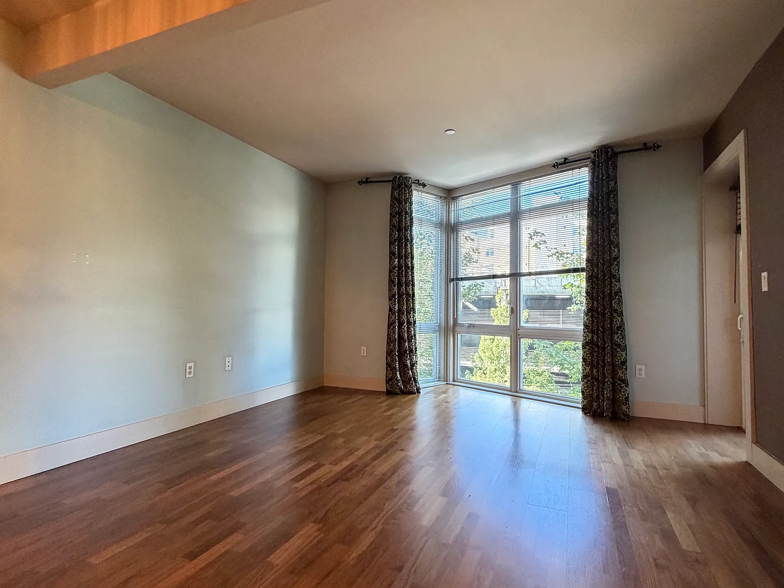1 bed, 1.5 bath, 788 sqft, $2,200 — Photo 2