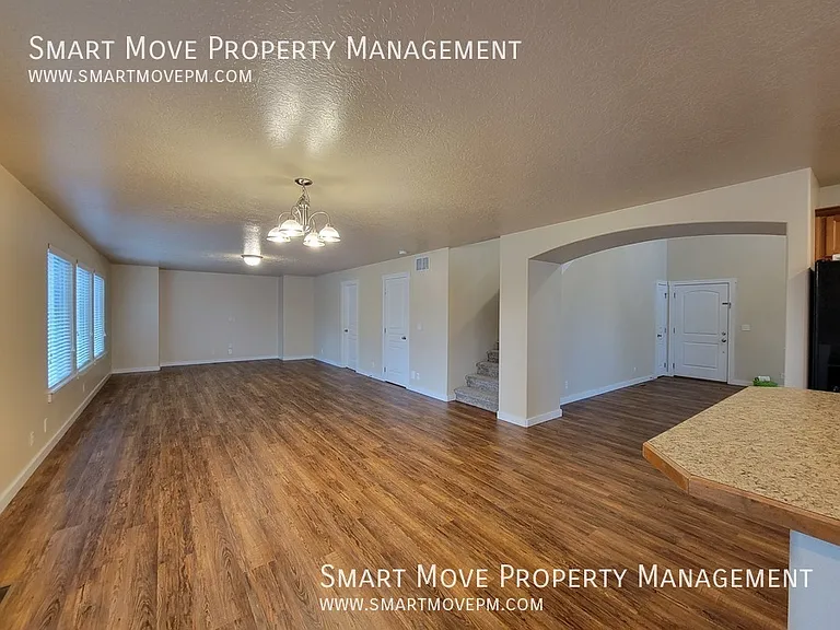 1236 E Pisa St — Photo 8