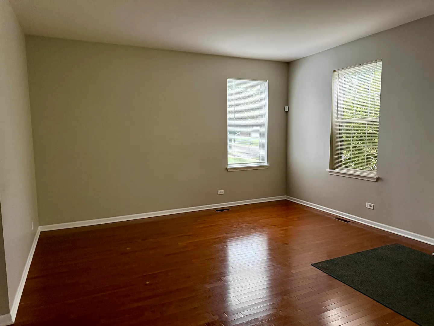 5 bed, 3577 sqft, $3,500 — Photo 2