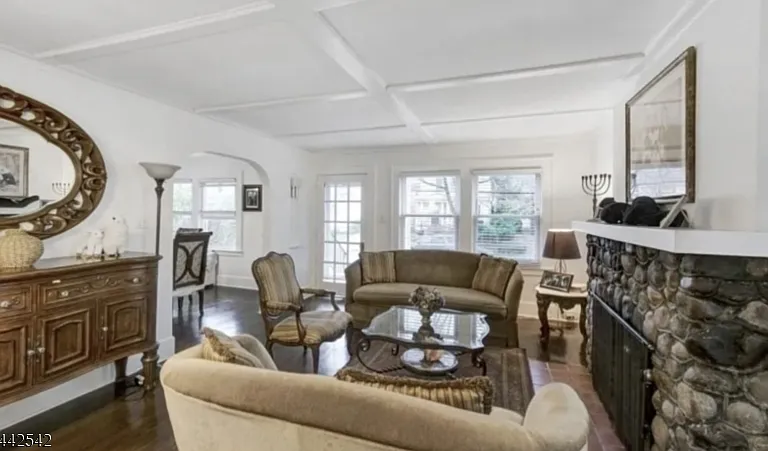 34 Cypress St — Photo 3