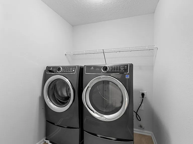 11210 Minnetta Ct — Photo 16