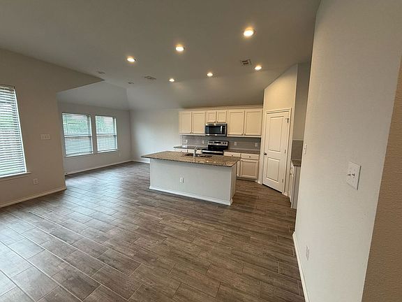 3rd image of 6312 Utopia Dr