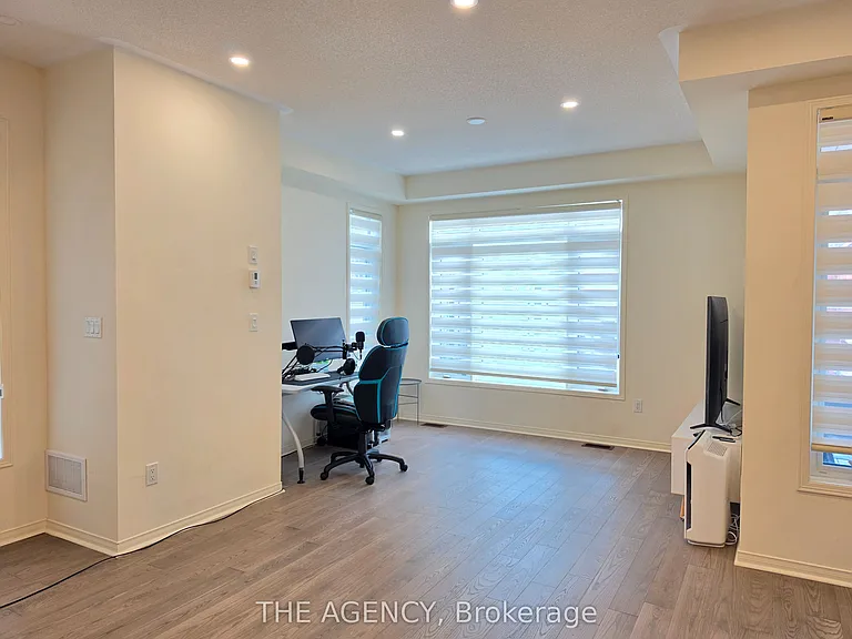 109 Ness Dr — Photo 12