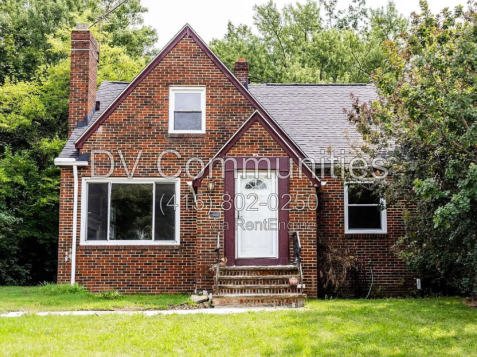 915 Clarence Rd