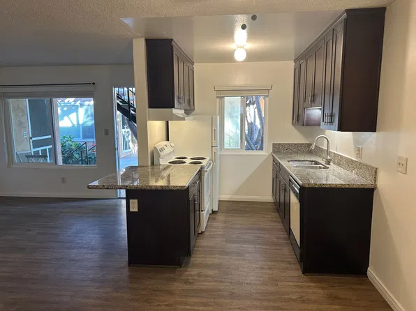 Port Au Fina (Saratoga Ave.), 5055 Saratoga Ave #9, San Diego, CA 92107