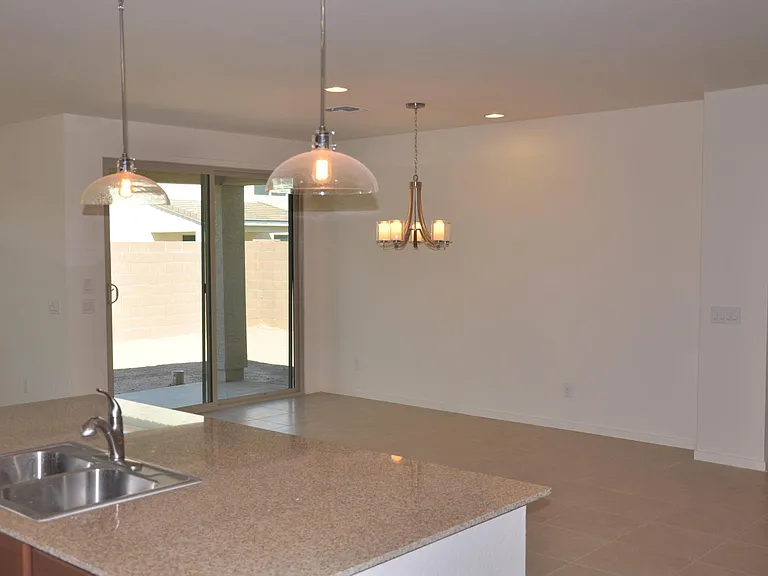 838 W Carlsbad Dr — Photo 6