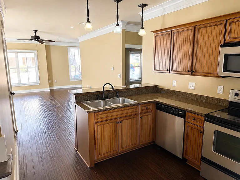 101 W Lane Dr #1 — Photo 2