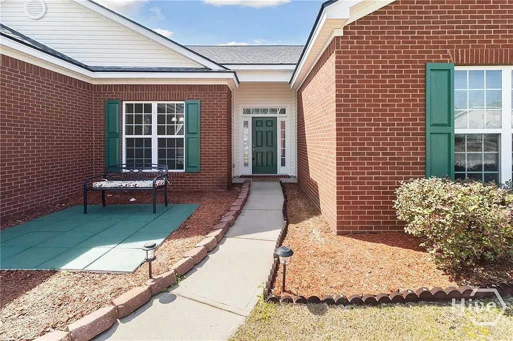4 bed, 2.0 bath, 1924 sqft, $2,150 — Photo 2