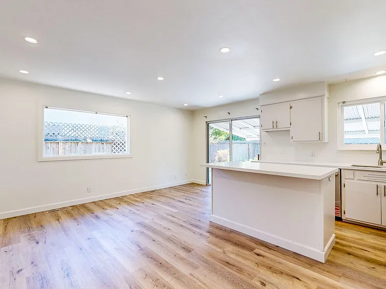 1925 Leafgreen Dr — Photo 16