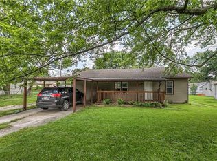 205 W Spring St, Spring Hill, KS 66083