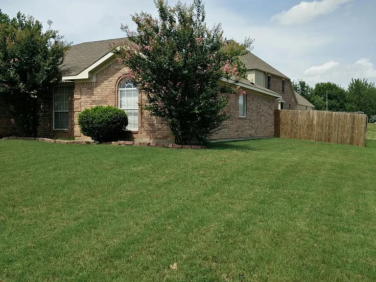 2700 Jennie Wells Dr — Photo 2