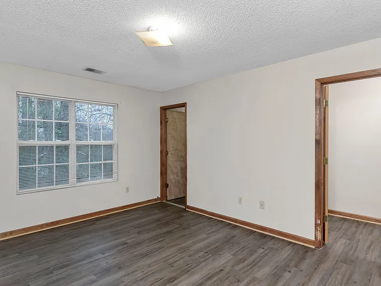 122 Hazelwood Ct — Photo 16