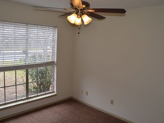 4th image of 3110 Bear Springs Dr