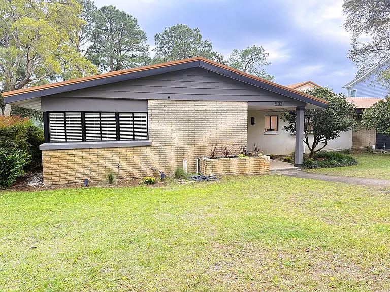 533 Pocahontas Dr — Photo 3