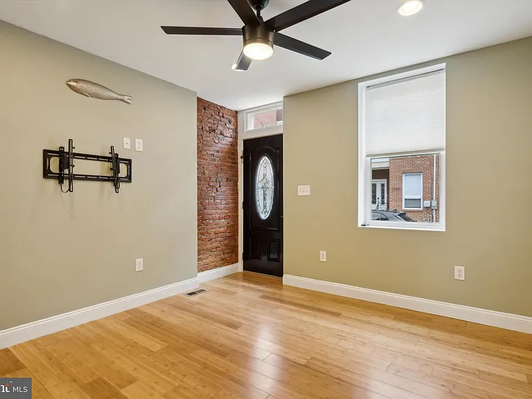2053 Martha St — Photo 2
