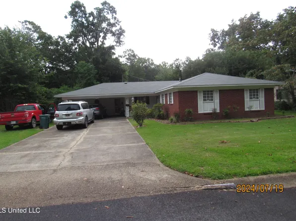 2118 Country Club Dr, Yazoo City, MS 39194