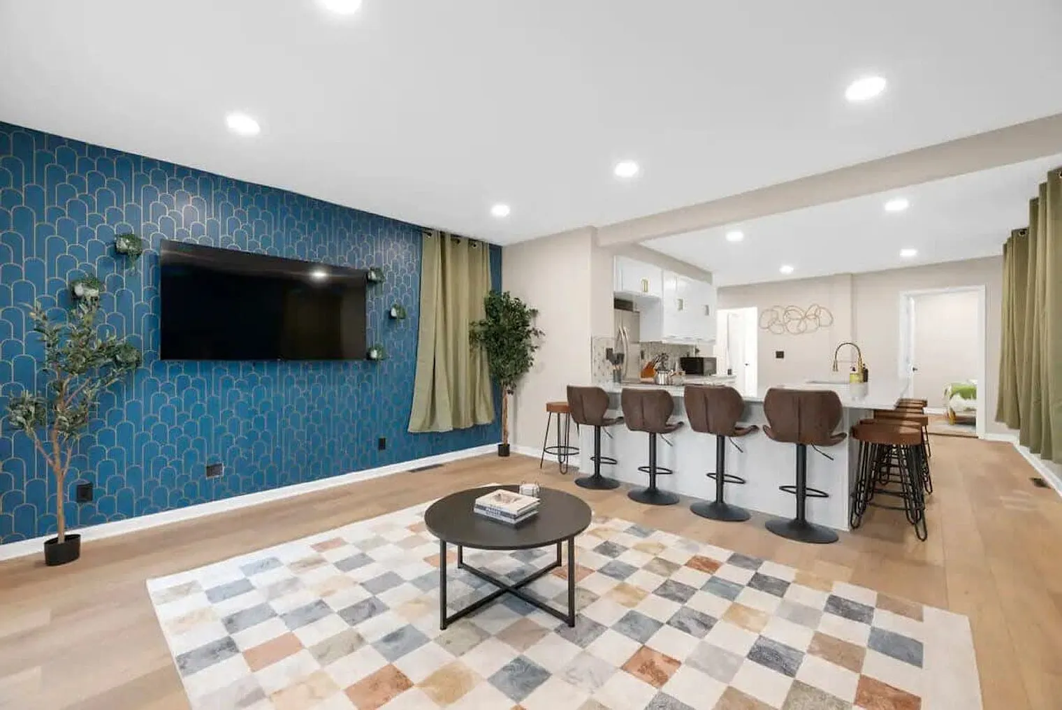 4 bed, 4.0 bath, 1593 sqft, $5,408 — Photo 2