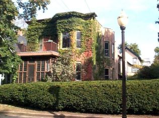 320 North St, Elgin, IL 60120