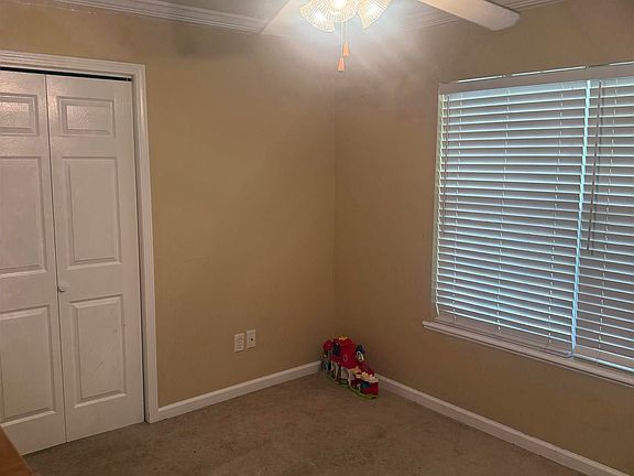 3rd image of 61 Raintree Ln