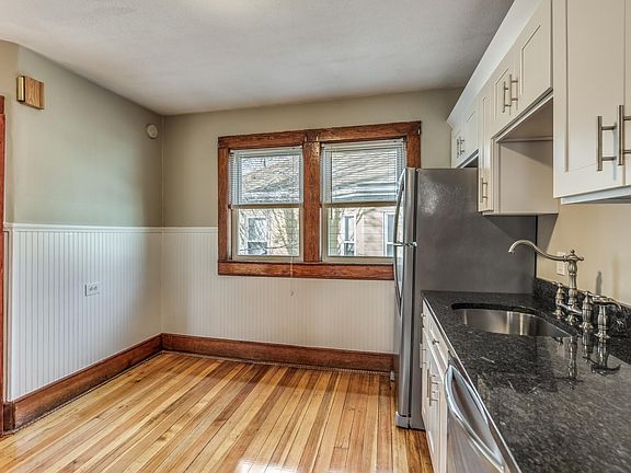 2nd image of 29 William St Unit 29