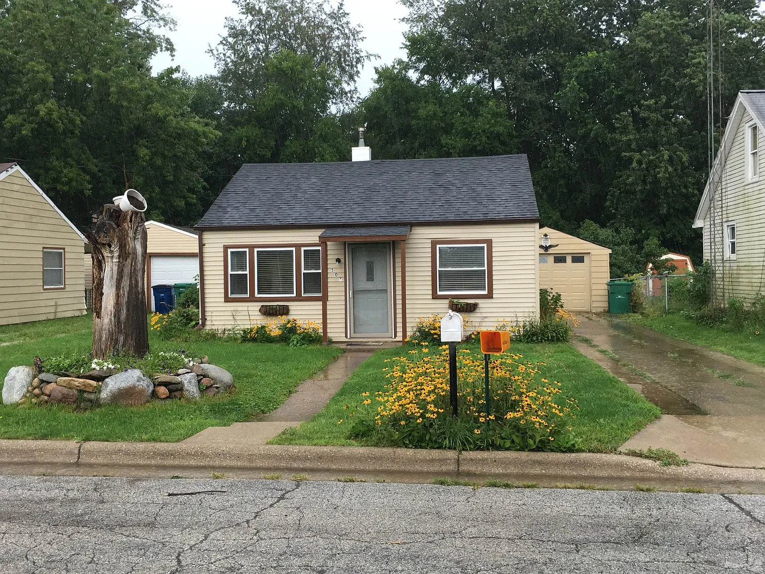507 Rockwood St photo 1