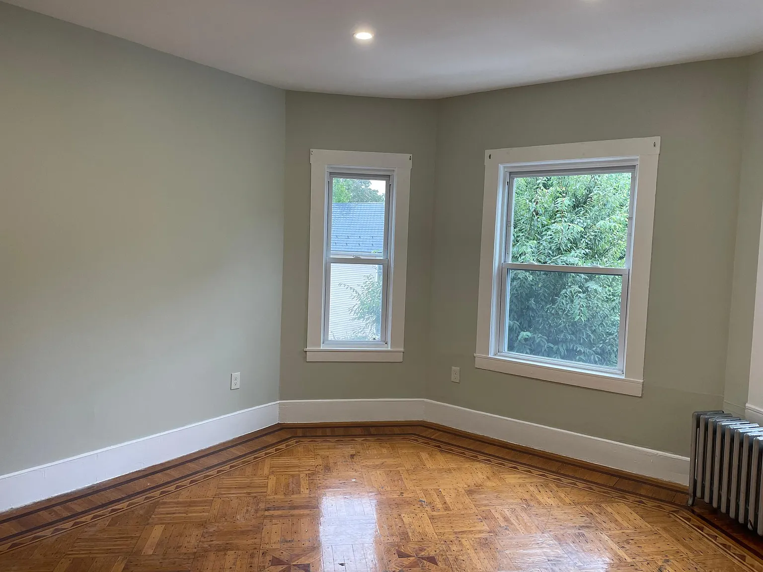 3 bed, 1100 sqft, $3,289 — Photo 3