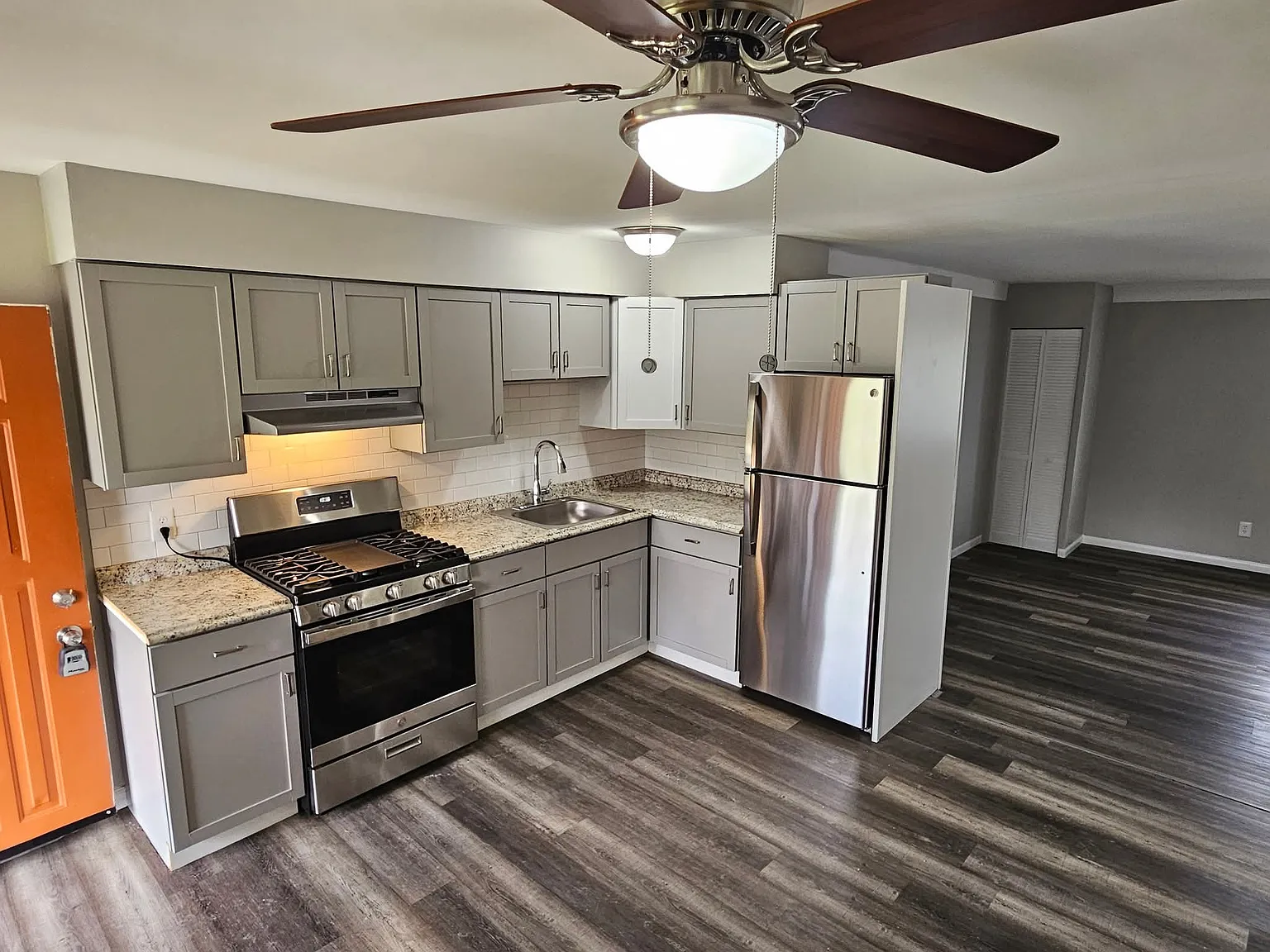 Lakeview Apartments — Photo 4