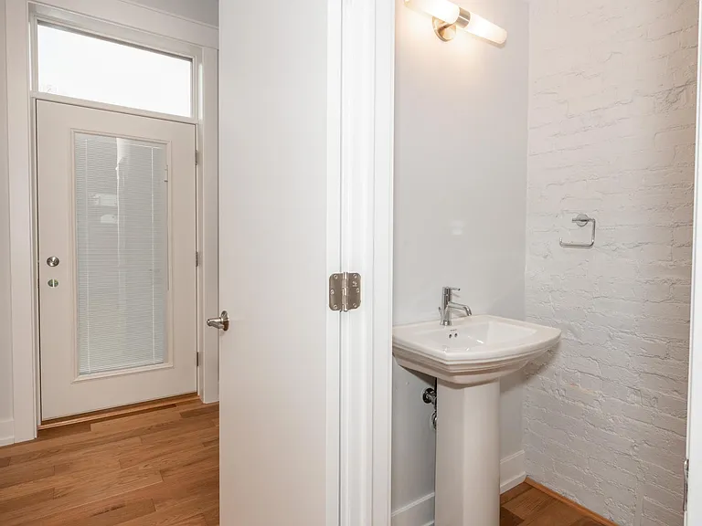 2913 Price Ave — Photo 6