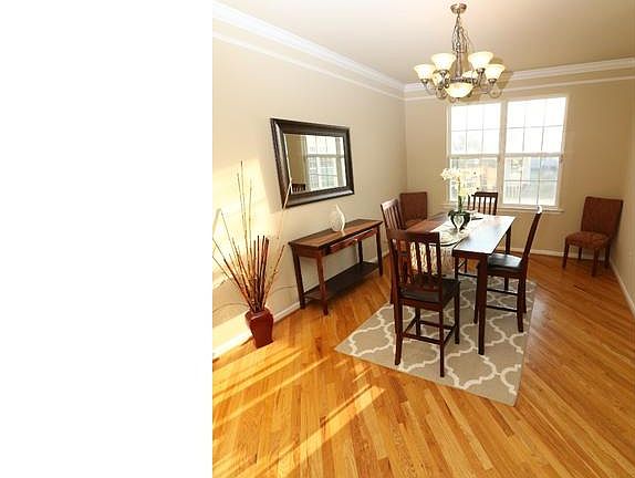5th image of 208 Oakwood Pl