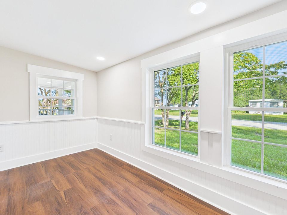 1st image of 402 Lake Moultrie Dr