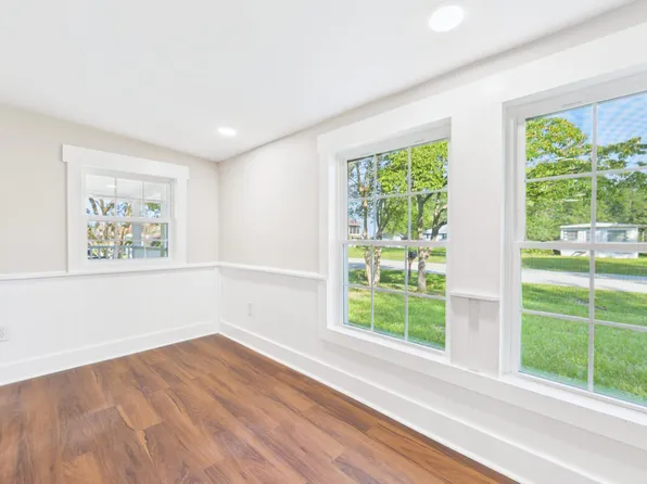 402 Lake Moultrie Dr, Bonneau, SC 29431