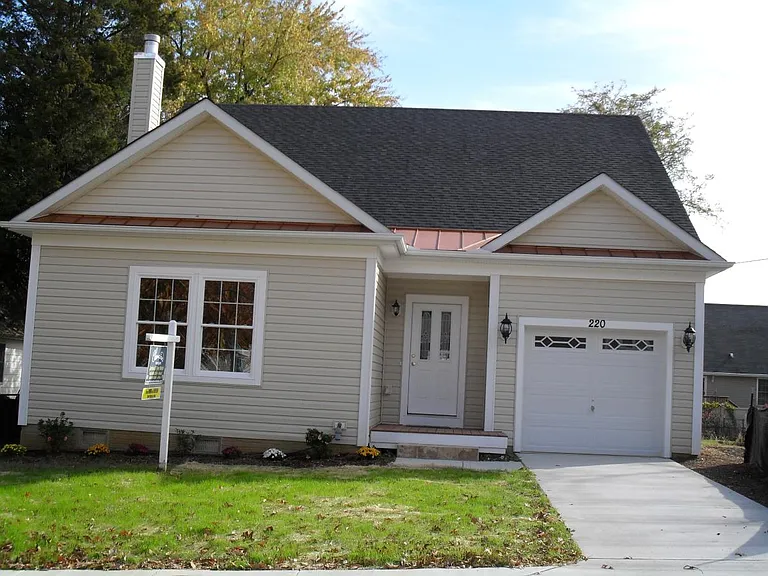 220 Gross Ave — Photo 1