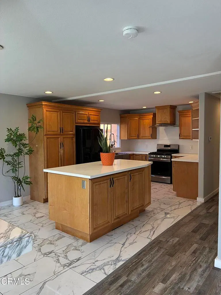 4 bed, 2.0 bath, 1700 sqft, $3,950 — Photo 4