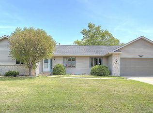 1065 Appaloosa Dr, Freeport, IL 61032
