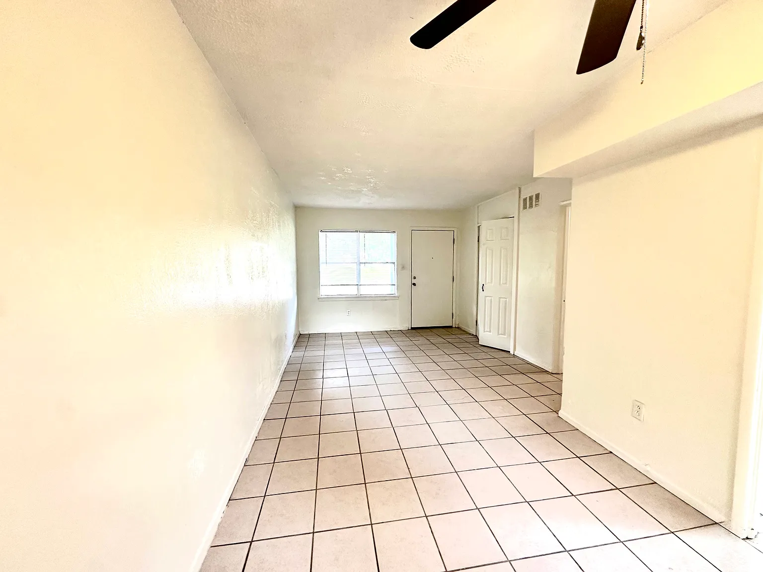 3 bed, 982 sqft, $950 — Photo 2