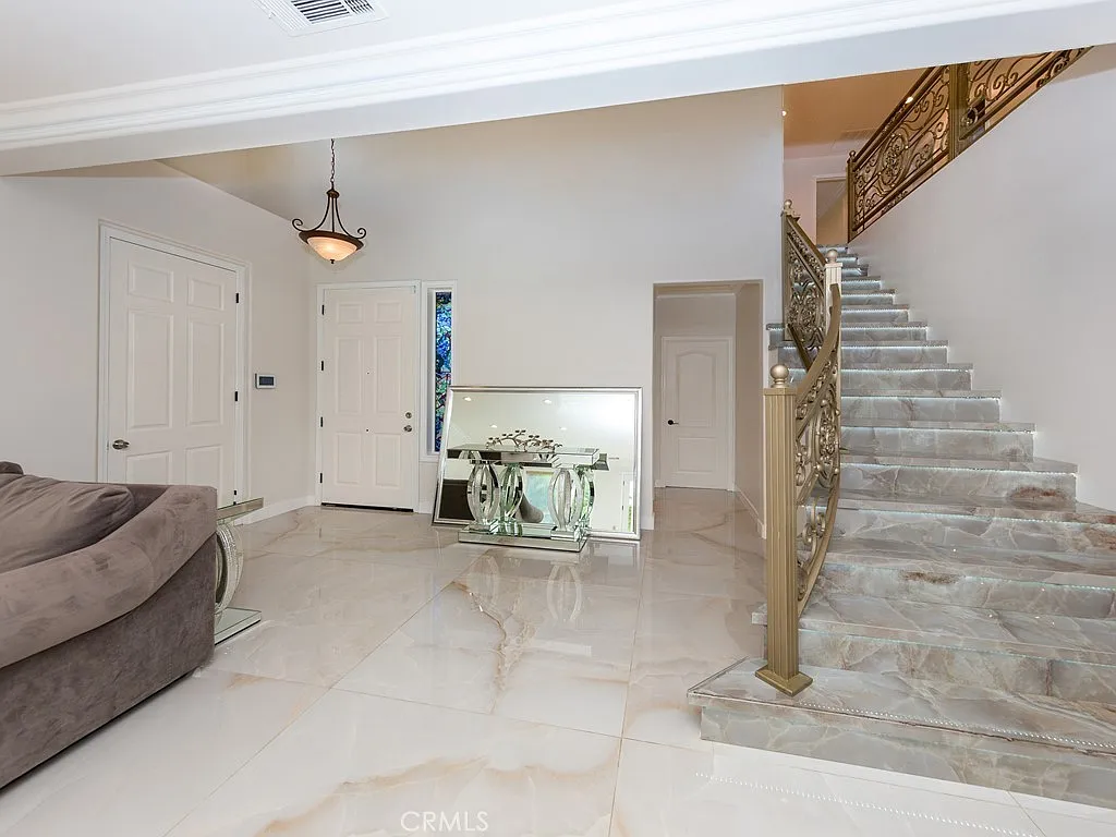 4 bed, 3021 sqft, $6,800 — Photo 4