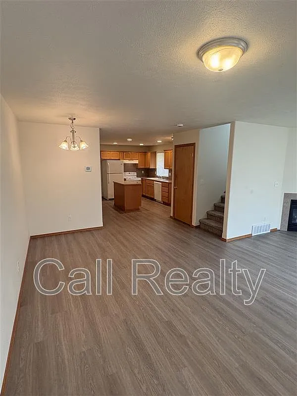 3 bed, 2.5 bath, 1412 sqft, $1,995 — Photo 4