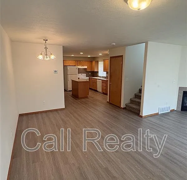 18716 E Augusta Ct — Photo 4