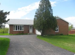 8498 Stringham Dr, Batavia, NY 14020