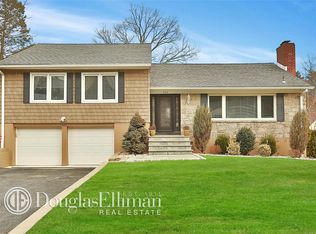 460 Stratton Rd, New Rochelle, NY 10804