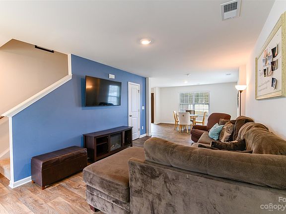 3rd image of 307 Kingsford Dr