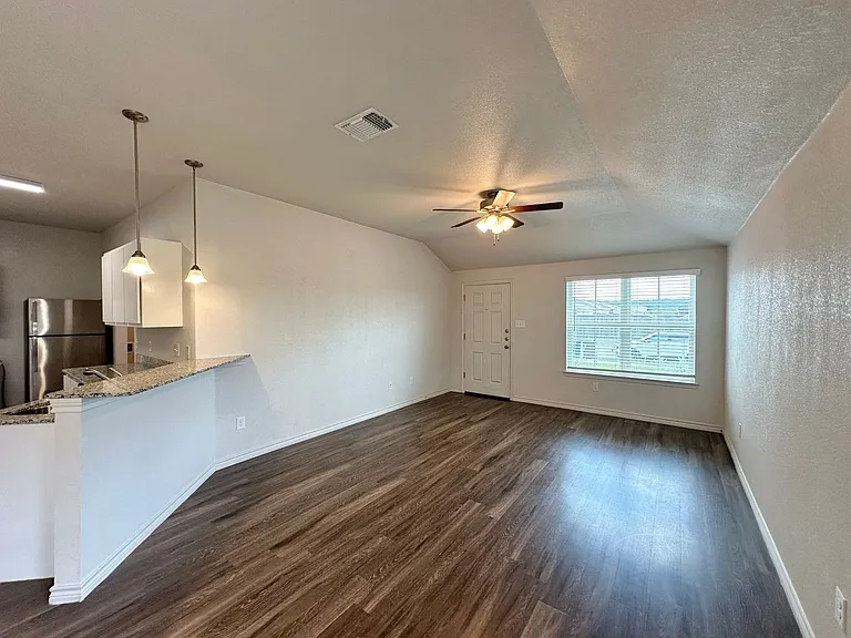 1837 Clovis Dr — Photo 6