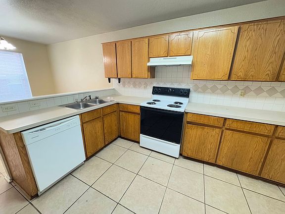 5th image of 3404 Hereford Ln APT A